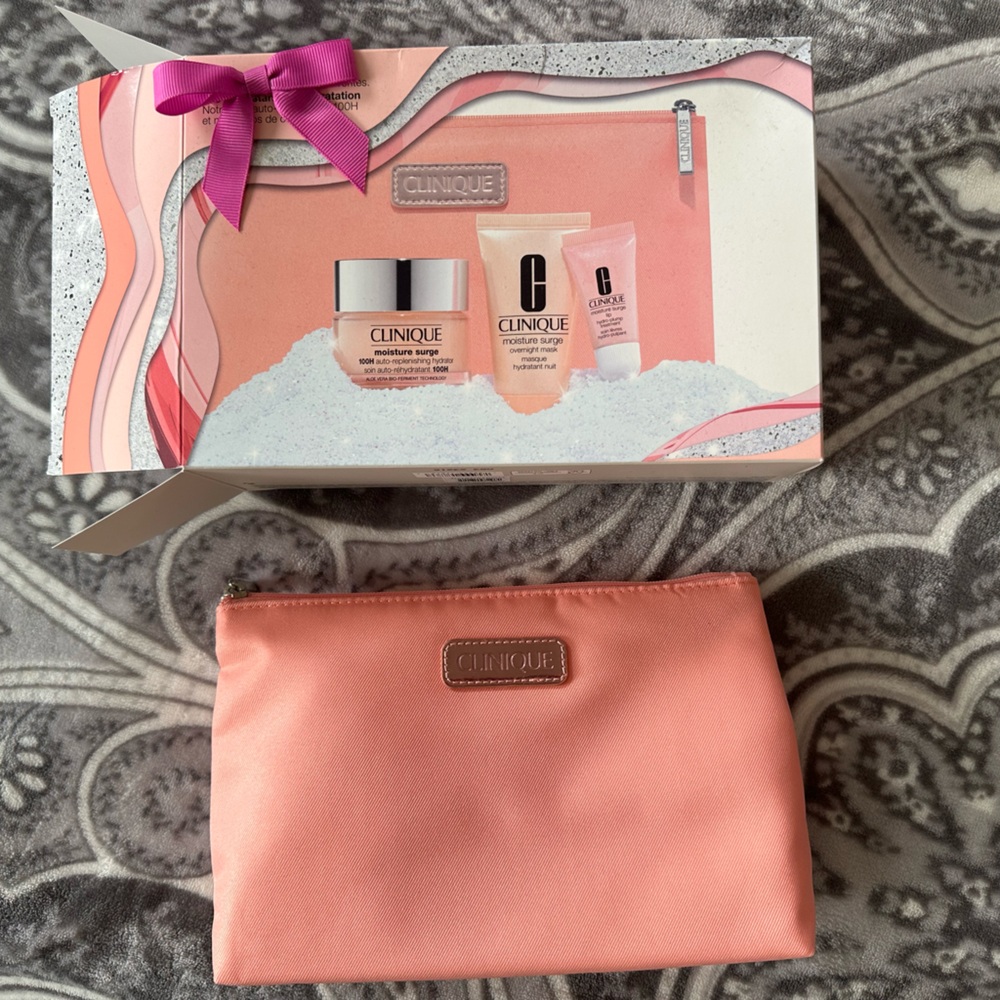 Clinique moisture surge set